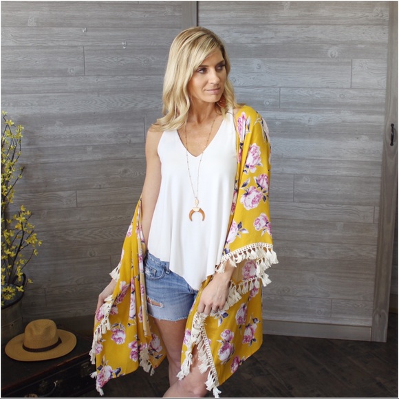 ✨RESTOCKED✨Mustard floral fringe kimono - Picture 2 of 3